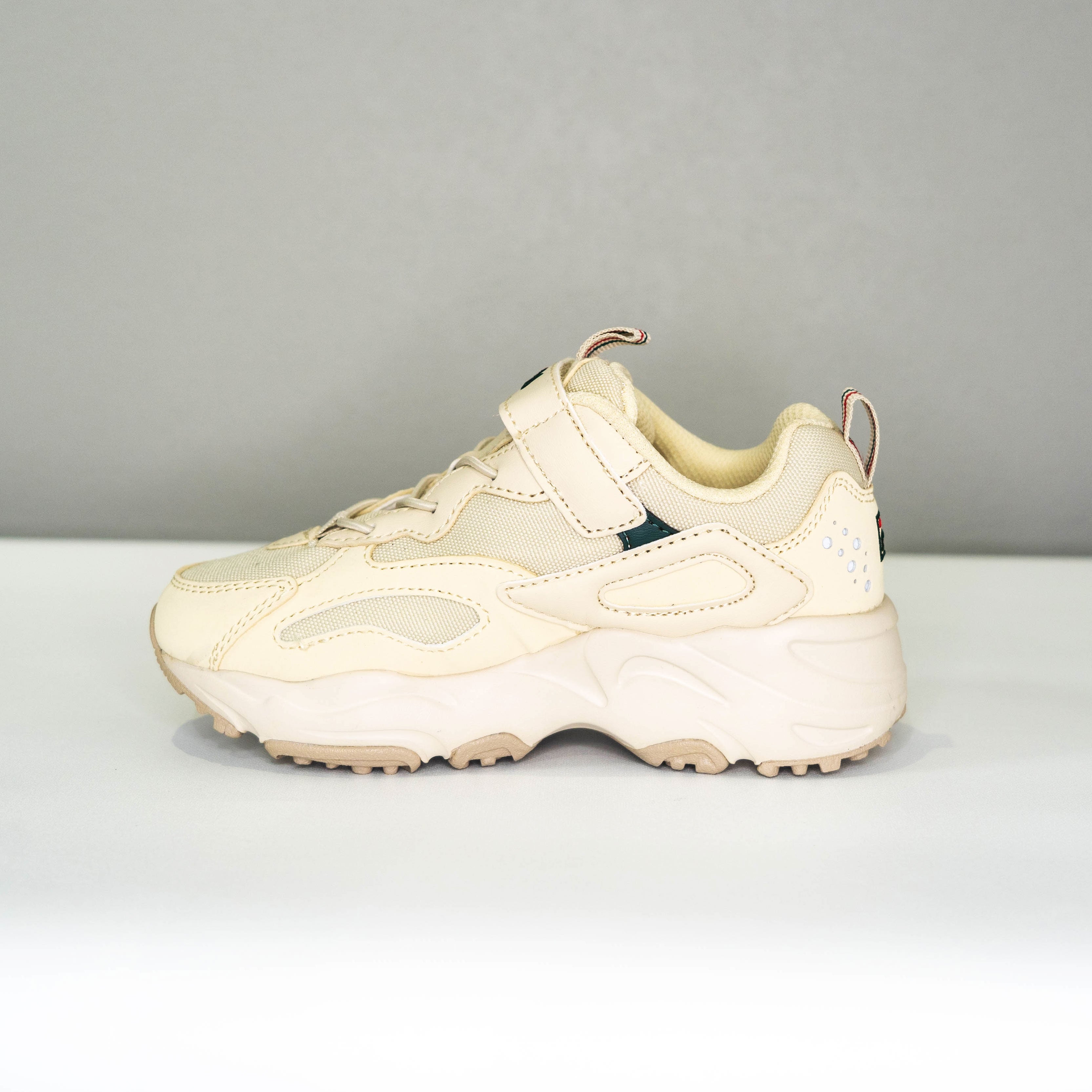 【送料無料！】【国内正規品】FILA　キッズ　レイトレイサー　スニーカー　3RM01263　RAY TRACER KD
