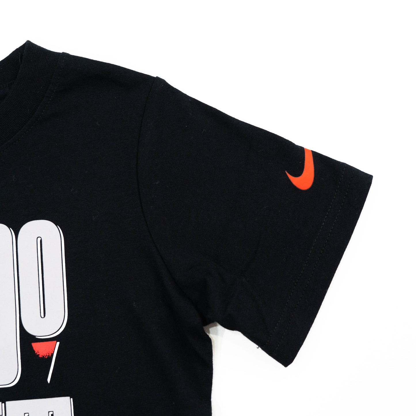 【送料無料！】【国内正規品】NIKE  ナイキ　kids  半袖Tシャツ  ブラック  ホワイト  86E685
