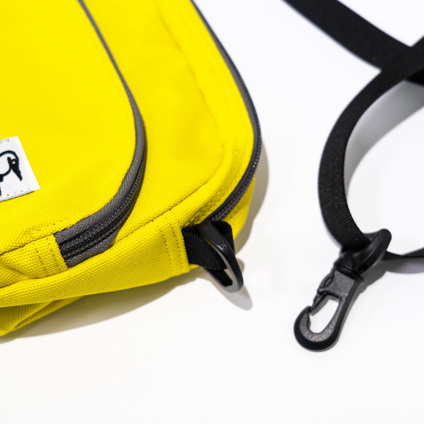 【送料無料！】【国内正規品】CHUMS　リサイクルショルダーポーチ　CH60-3126　Recycle Shoulder Pouch 　Ｒed 　 Khaki 　Lime yellow 　 AbstranceNature 　Dino.Jr