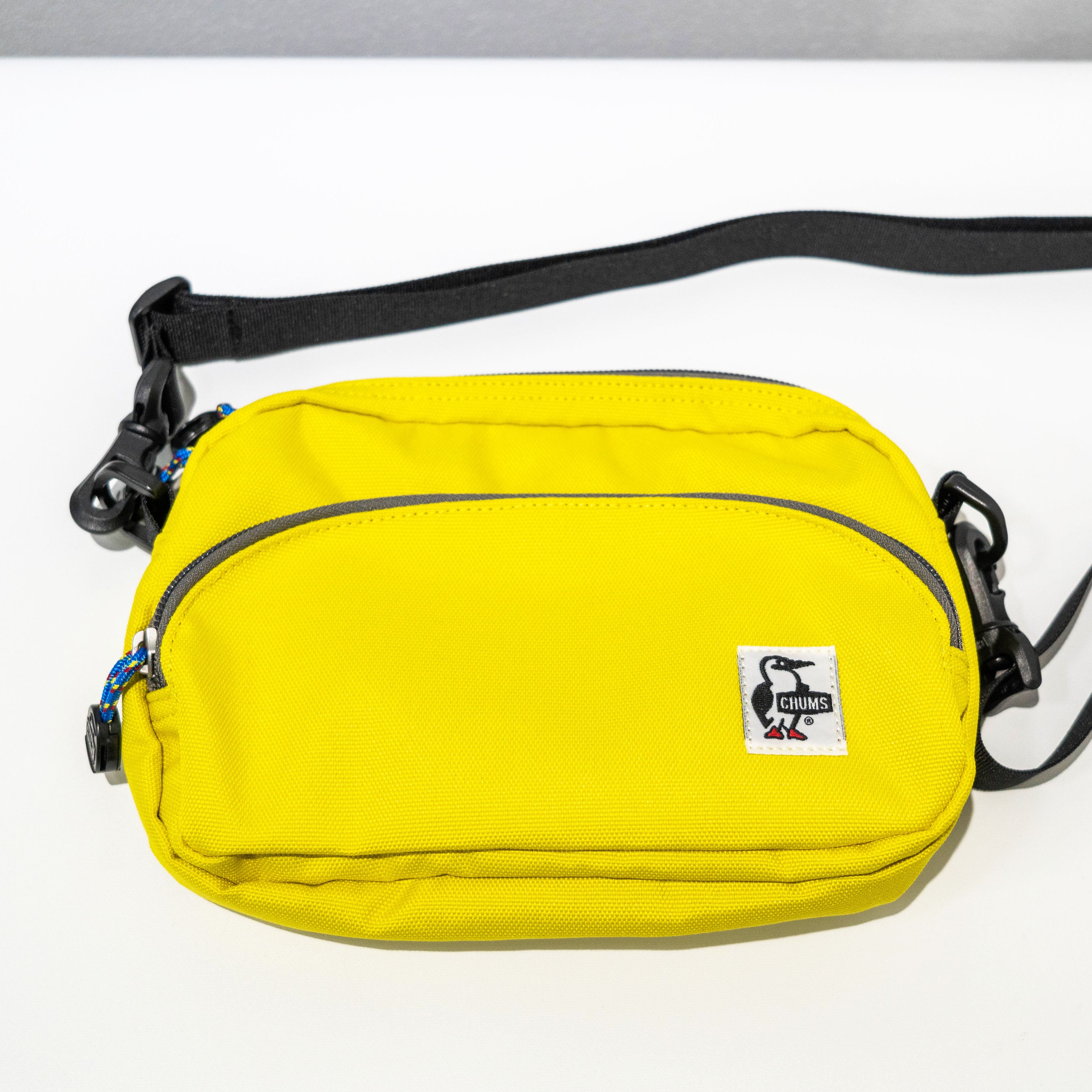 【送料無料！】【国内正規品】CHUMS　リサイクルショルダーポーチ　CH60-3126　Recycle Shoulder Pouch 　Ｒed 　 Khaki 　Lime yellow 　 AbstranceNature 　Dino.Jr