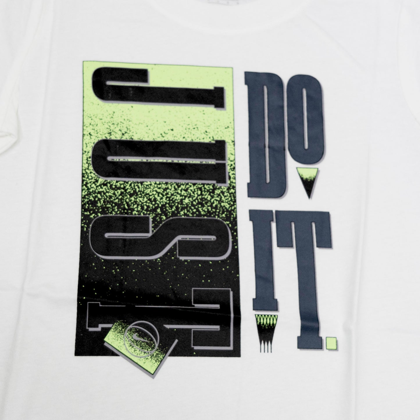 【送料無料！】【国内正規品】NIKE  ナイキ　kids  半袖Tシャツ  ブラック  ホワイト  86E685